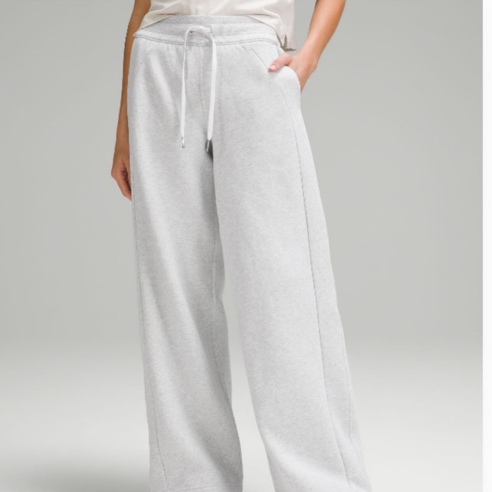 Super soft Lululemon pants with pockets